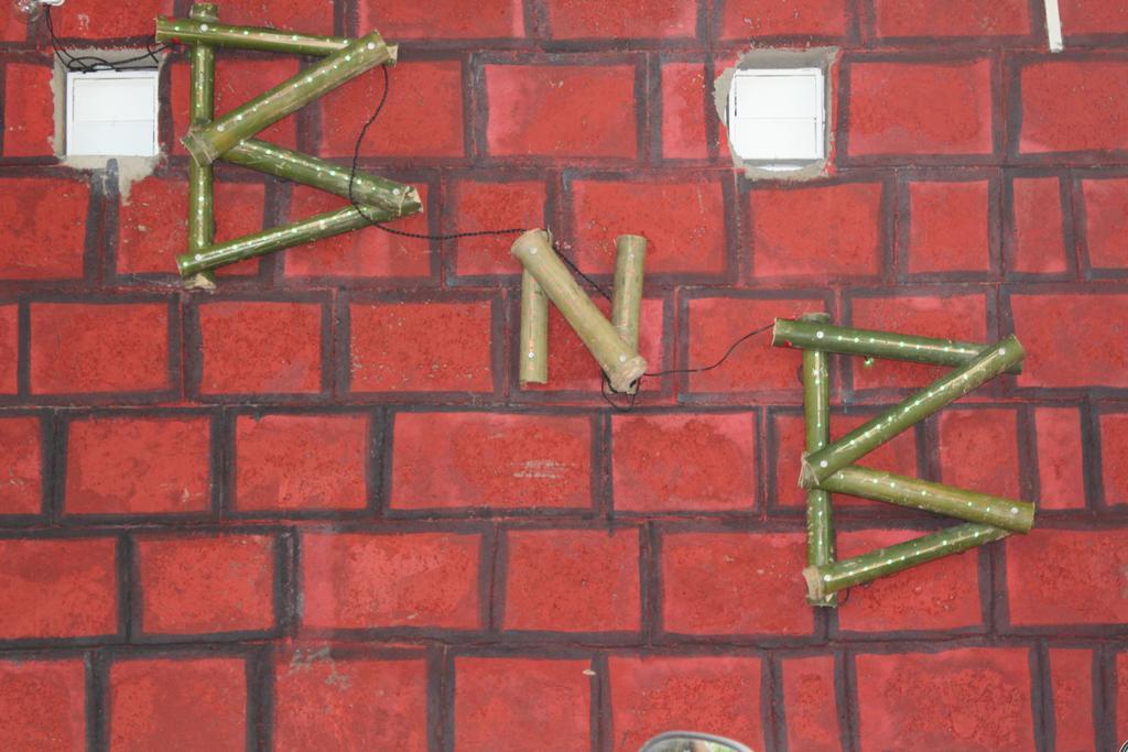 Bricks And Bamboo Hostel Anjuna Buitenkant foto