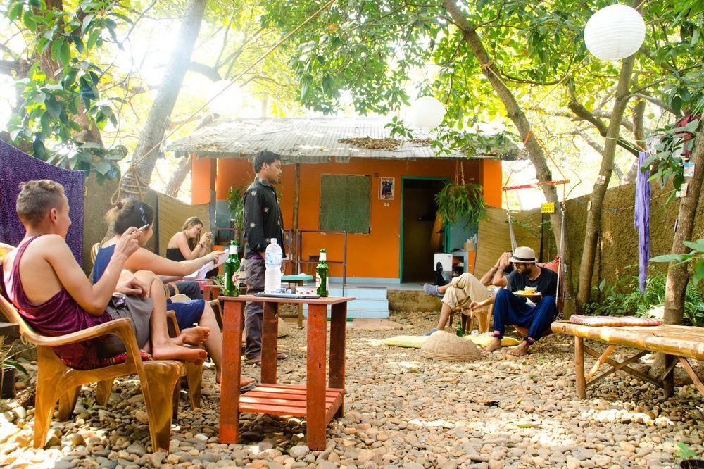 Bricks And Bamboo Hostel Anjuna Buitenkant foto