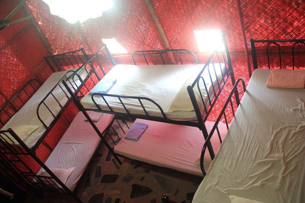 Bricks And Bamboo Hostel Anjuna Buitenkant foto