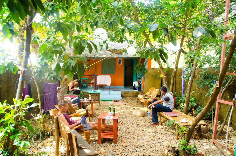 Bricks And Bamboo Hostel Anjuna Buitenkant foto