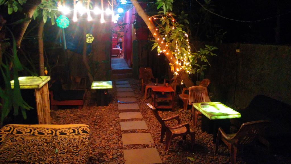 Bricks And Bamboo Hostel Anjuna Buitenkant foto
