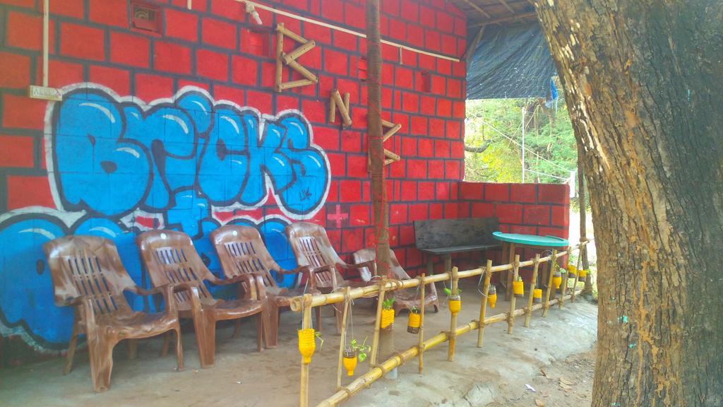 Bricks And Bamboo Hostel Anjuna Buitenkant foto