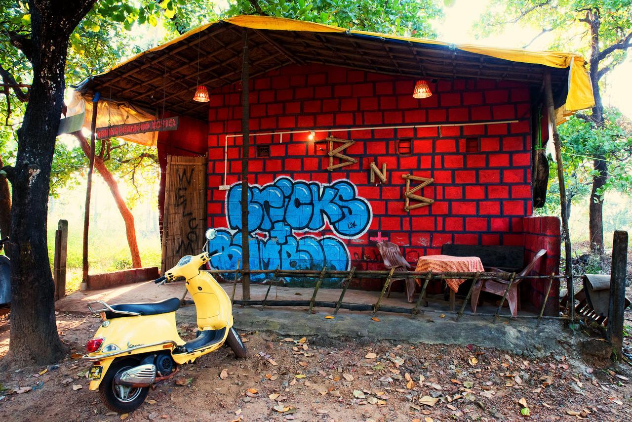 Bricks And Bamboo Hostel Anjuna Buitenkant foto