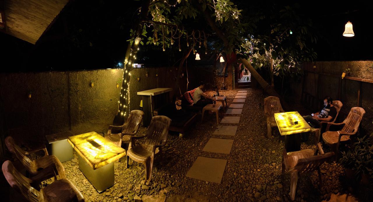 Bricks And Bamboo Hostel Anjuna Buitenkant foto