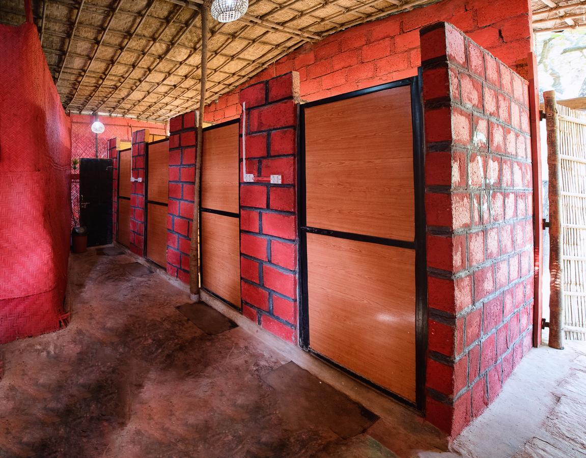 Bricks And Bamboo Hostel Anjuna Buitenkant foto